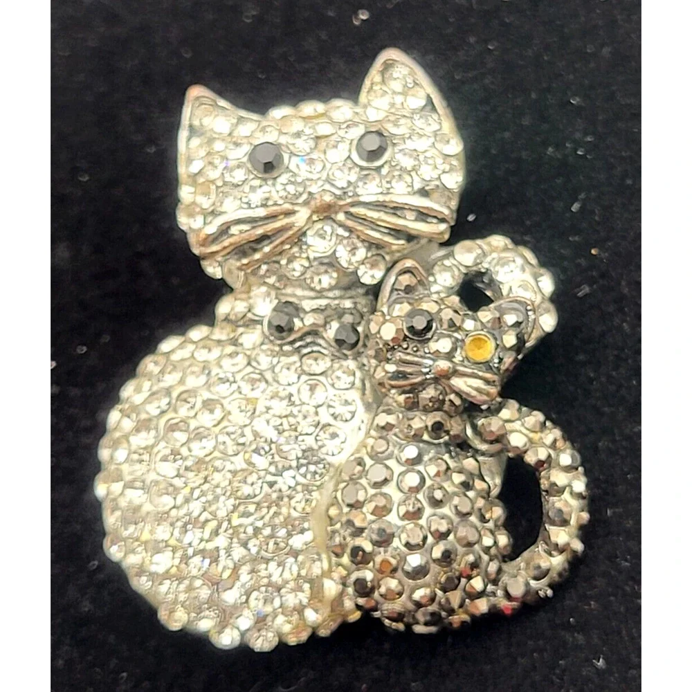 Adorable Rhinestone Cat and Kitten Brooch Pin Silver White Black